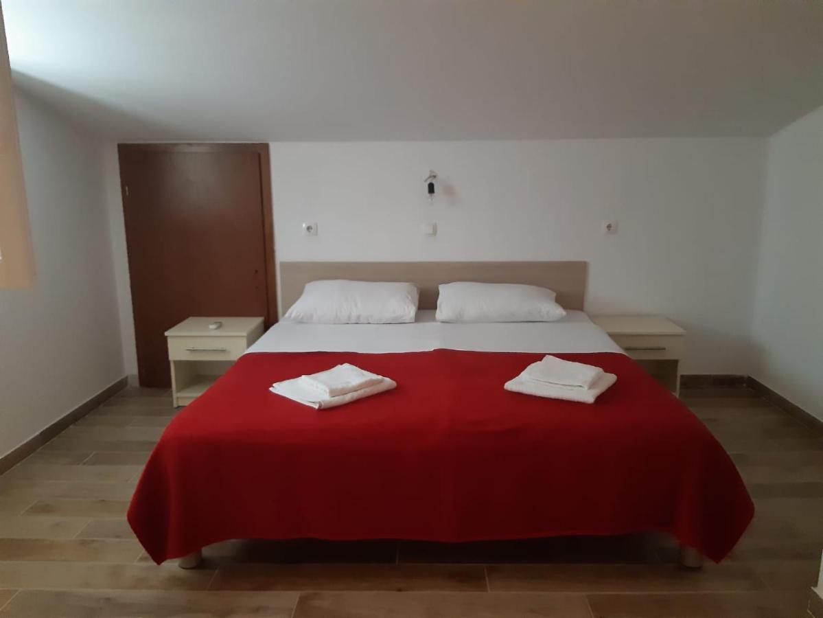 Apartmani I Sobe Grga Starigrad Paklenica Exterior photo