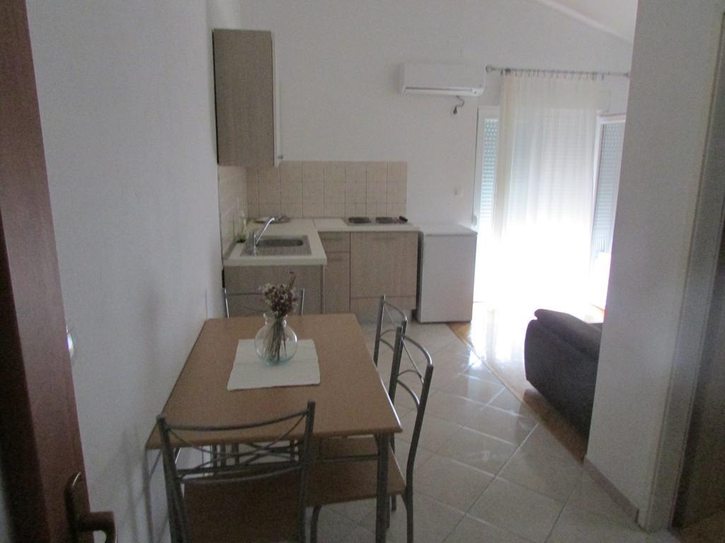Apartmani I Sobe Grga Starigrad Paklenica Room photo