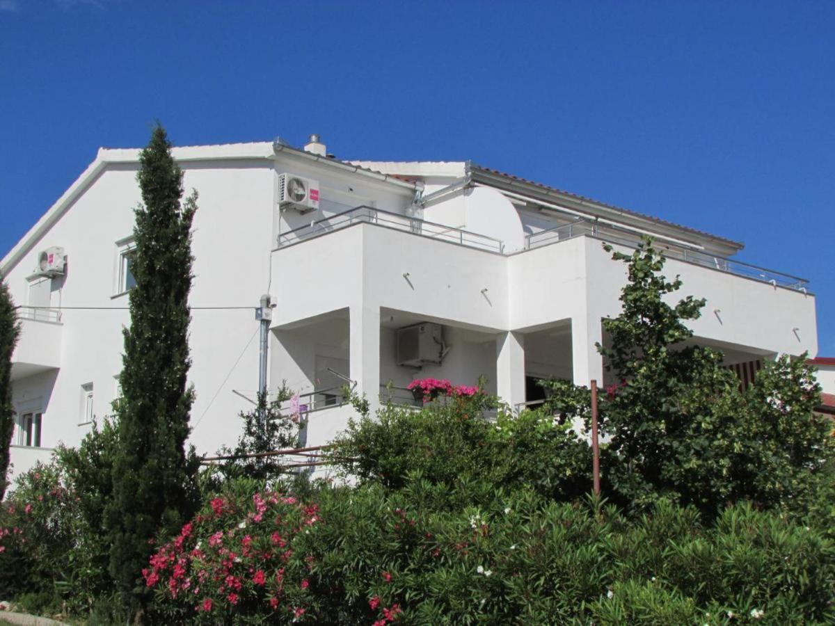 Apartmani I Sobe Grga Starigrad Paklenica Exterior photo