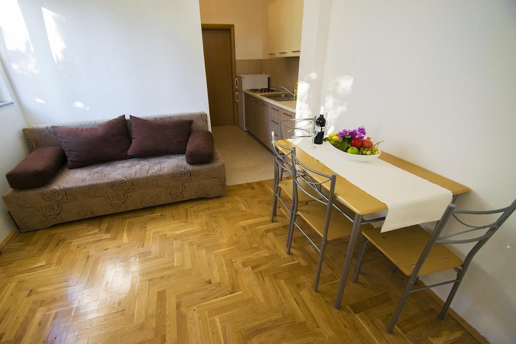 Apartmani I Sobe Grga Starigrad Paklenica Exterior photo